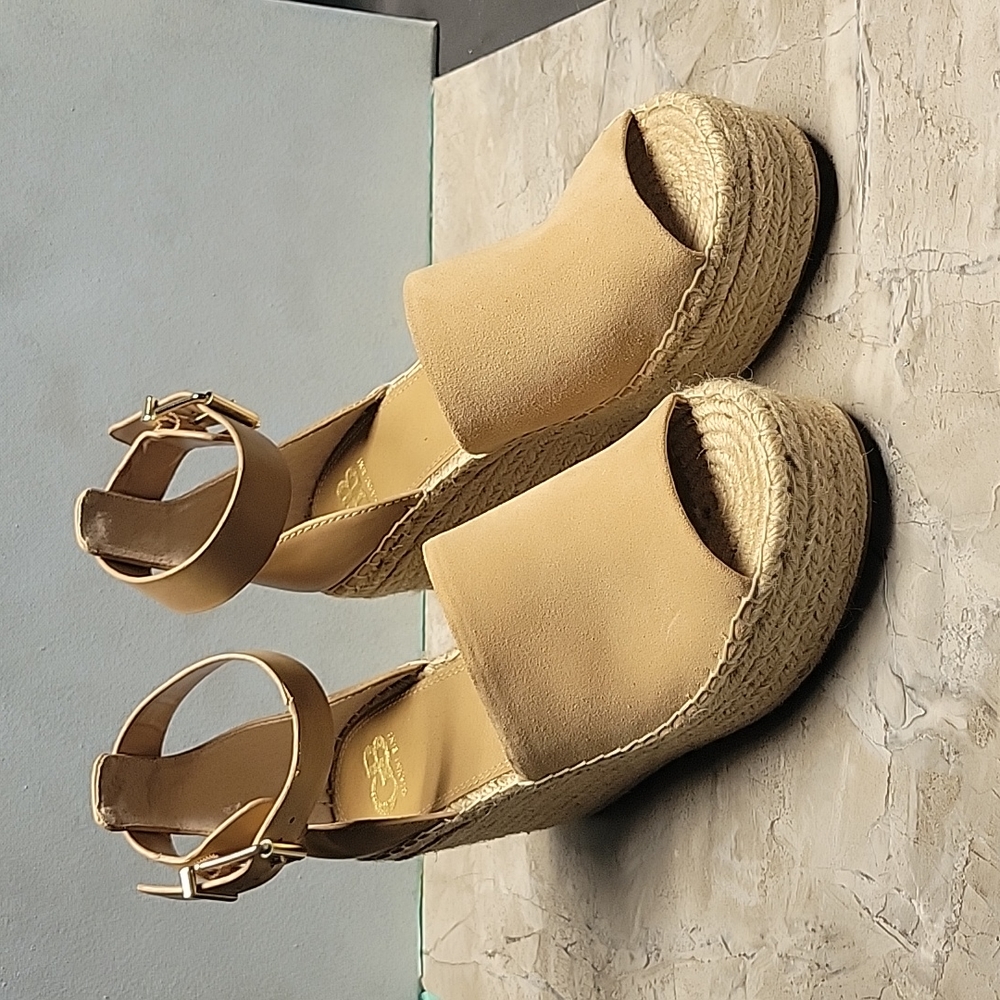 Gianni Bini heeled summer sandals size 10